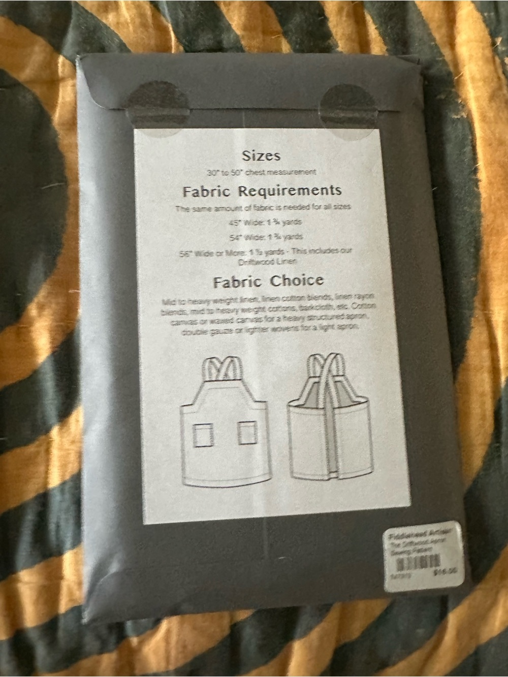 The Driftwood Apron Sewing Pattern by Fiddlehead Artisan Supply NEW - Picture 2 of 4